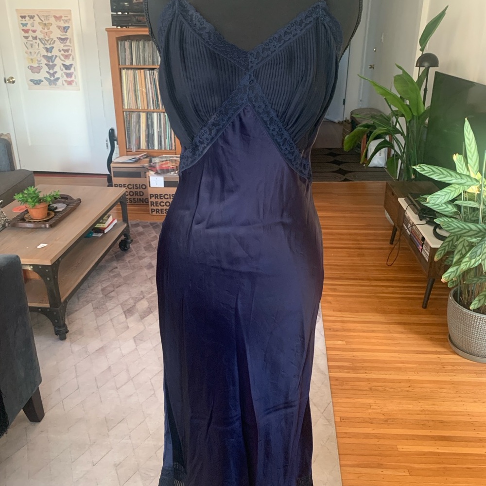 Barbizon Vintage Navy Blue Lace Trim Accordion Pleated Nightgown Slip - Picture 3 of 11
